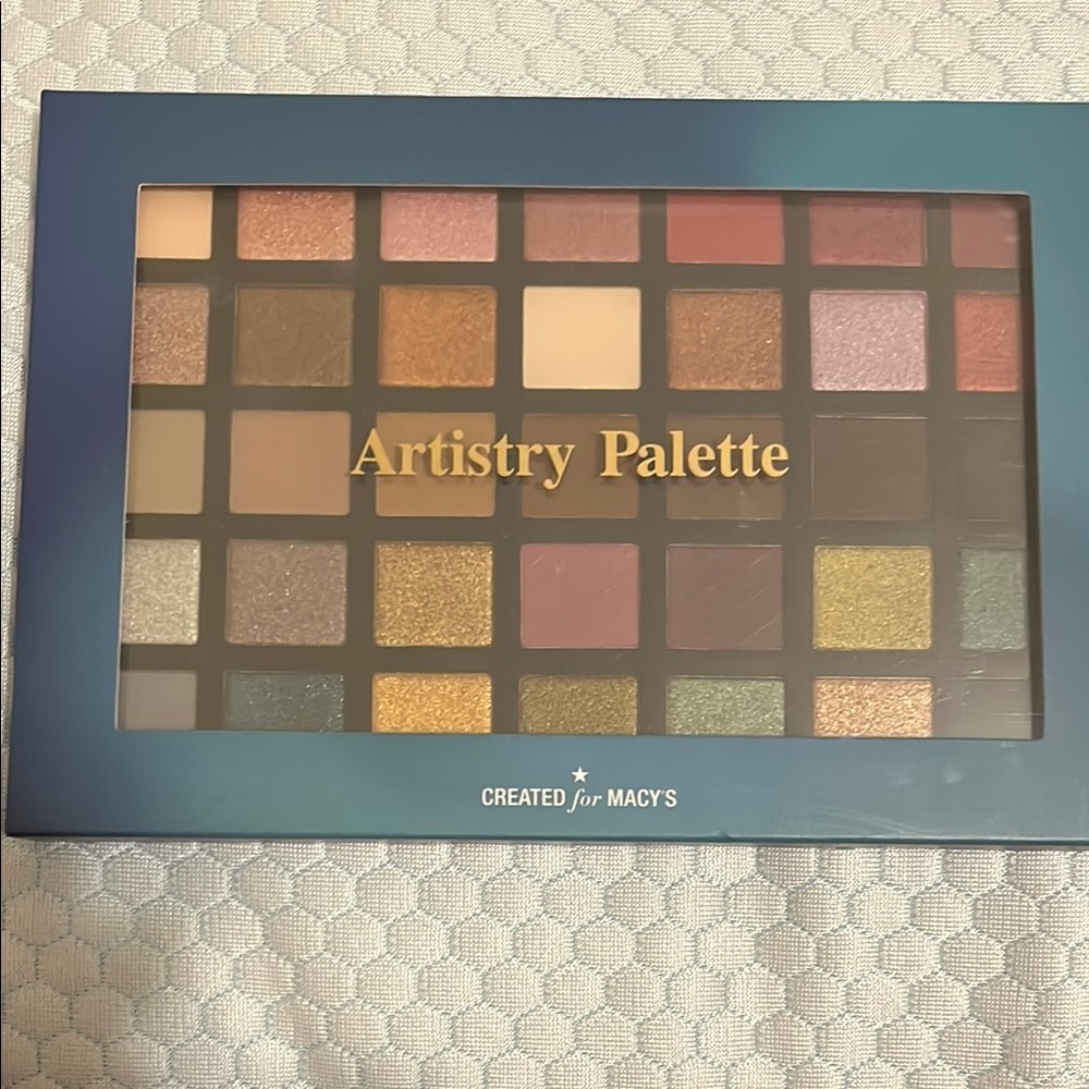 Macy's Artistry Palette - Vibrant Eyeshadow Collection